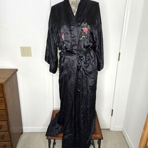 Vintage 100% Silk Luxurious Black Floral Hand Embroidered Women's Robe